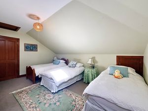 Photo 25- click for photo gallery